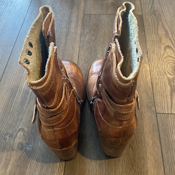 Bed Stu genuine bench made leather boots. Size 7 - Picture 6 of 6